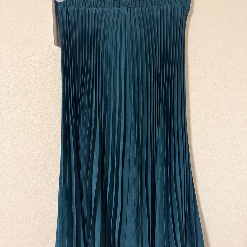 Elegant Teal Pleated Skirt